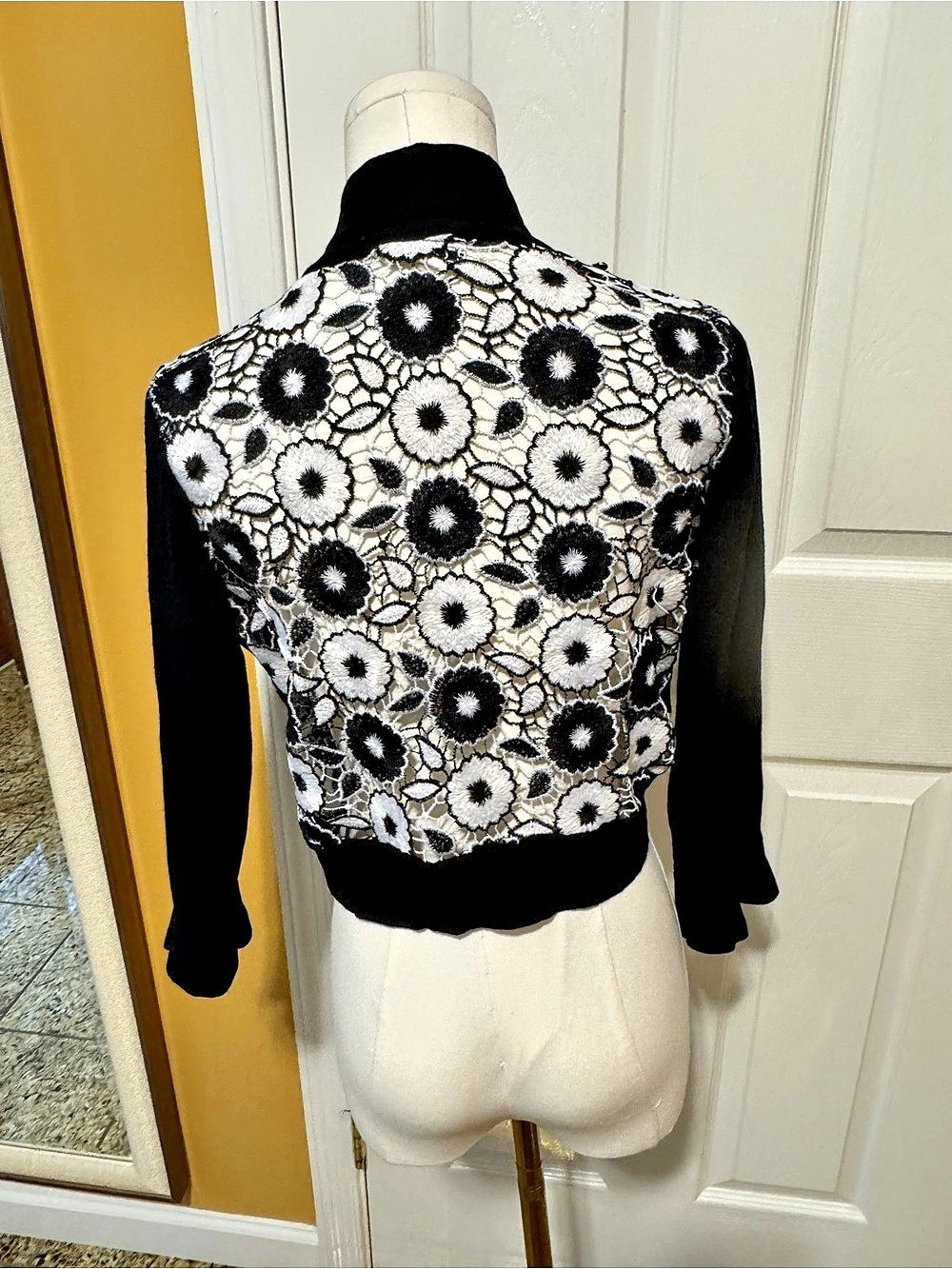 Calvin Klein Black Open Front Shrug Cardigan White Floral Lace Back Small Like N